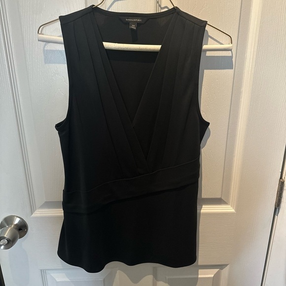 Banana Republic Tops - Beautiful brand new extra small black banana republic blouse XS.